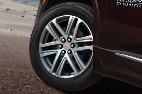 2024 Chevrolet Traverse Limited High Country 4dr SUV Wheel