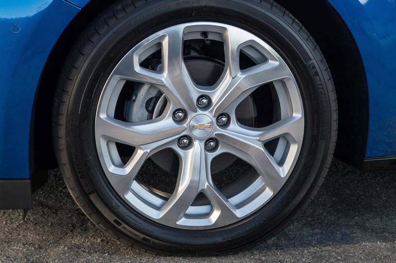 2019 Chevrolet Volt Pictures 75 Photos Edmunds