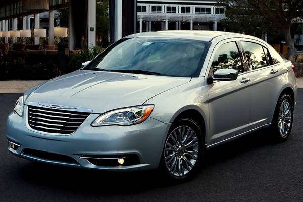 The 2013 Chrysler 200 The 2013 Chrysler 200