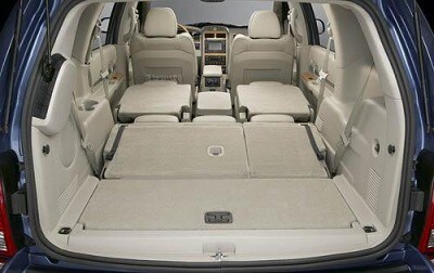 2008 Chrysler Aspen Suv Review Edmunds 2008 Chrysler Aspen Limited Cargo Area