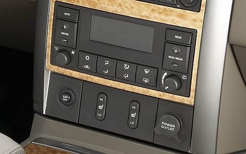 2008 Chrysler Aspen Limited Center Console