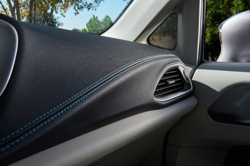 2017 Chrysler Pacifica Hybrid Platinum Passenger Minivan Interior Detail
