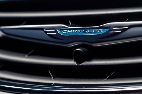 2017 Chrysler Pacifica Hybrid Platinum Passenger Minivan Exterior Detail