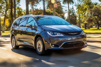 2017 Chrysler Pacifica Hybrid Premium True Cost To Own Edmunds 2017 Chrysler Pacifica Hybrid Platinum Penger Minivan Exterior Shown