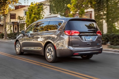 2017 Chrysler Pacifica Hybrid Platinum Passenger Minivan Exterior Shown
