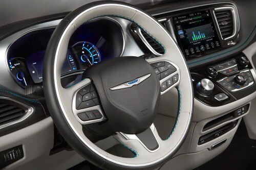 2017 Chrysler Pacifica Hybrid Platinum Passenger Minivan Steering Wheel Detail