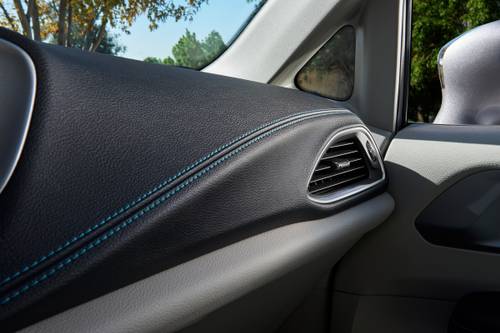 2018 Chrysler Pacifica Hybrid Touring Plus Passenger Minivan Interior Detail
