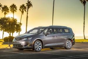 2019 Chrysler Pacifica Hybrid Pictures - 154 Photos | Edmunds