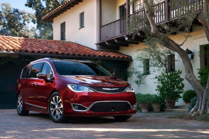 2017 Chrysler Pacifica Delivers 28 Mpg On Highway Epa Says Edmunds
