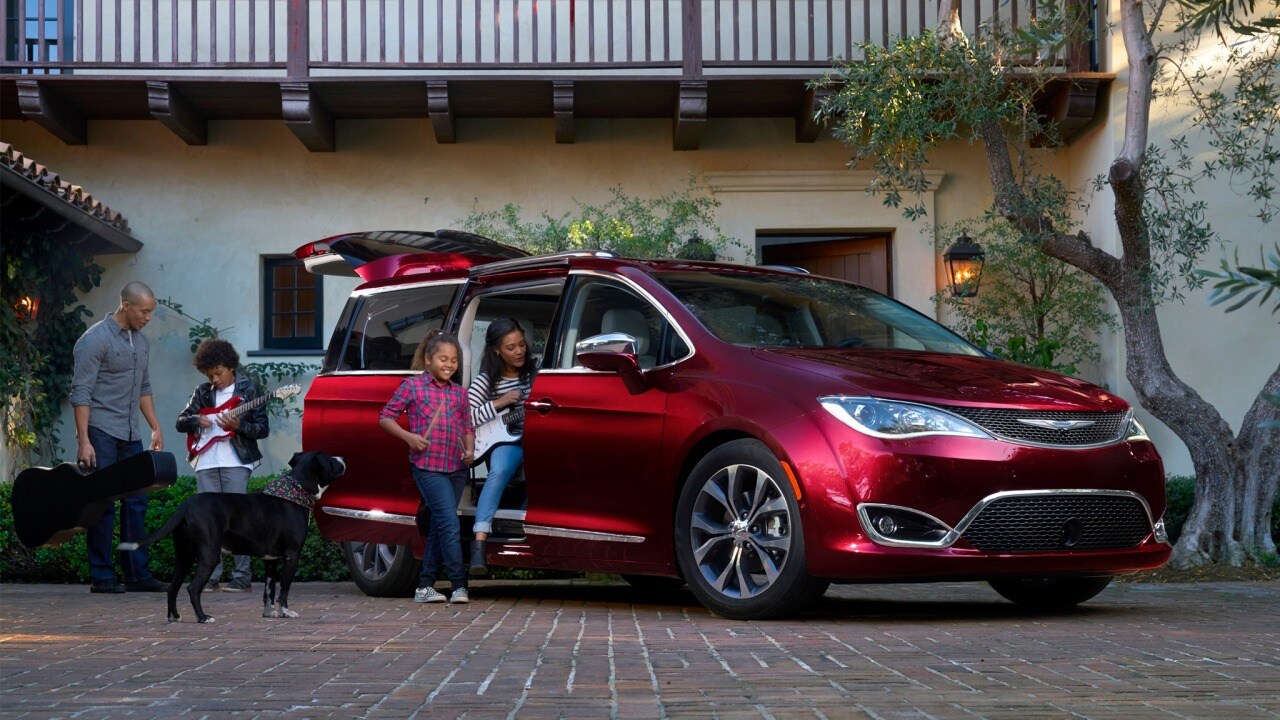 Used 2017 Chrysler Pacifica For Pricing Features Edmunds