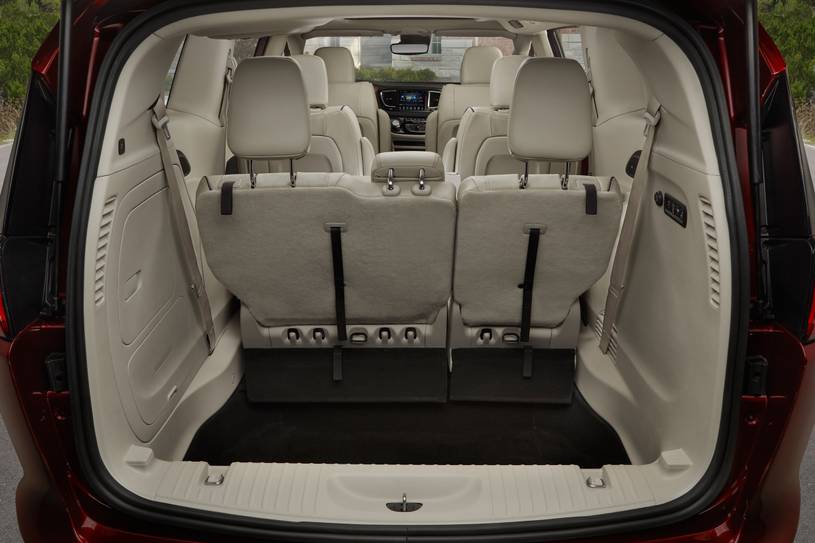2018 Chrysler Pacifica Pictures 258 Photos Edmunds 2018 Chrysler Pacifica Pictures 258 Photos Edmunds
