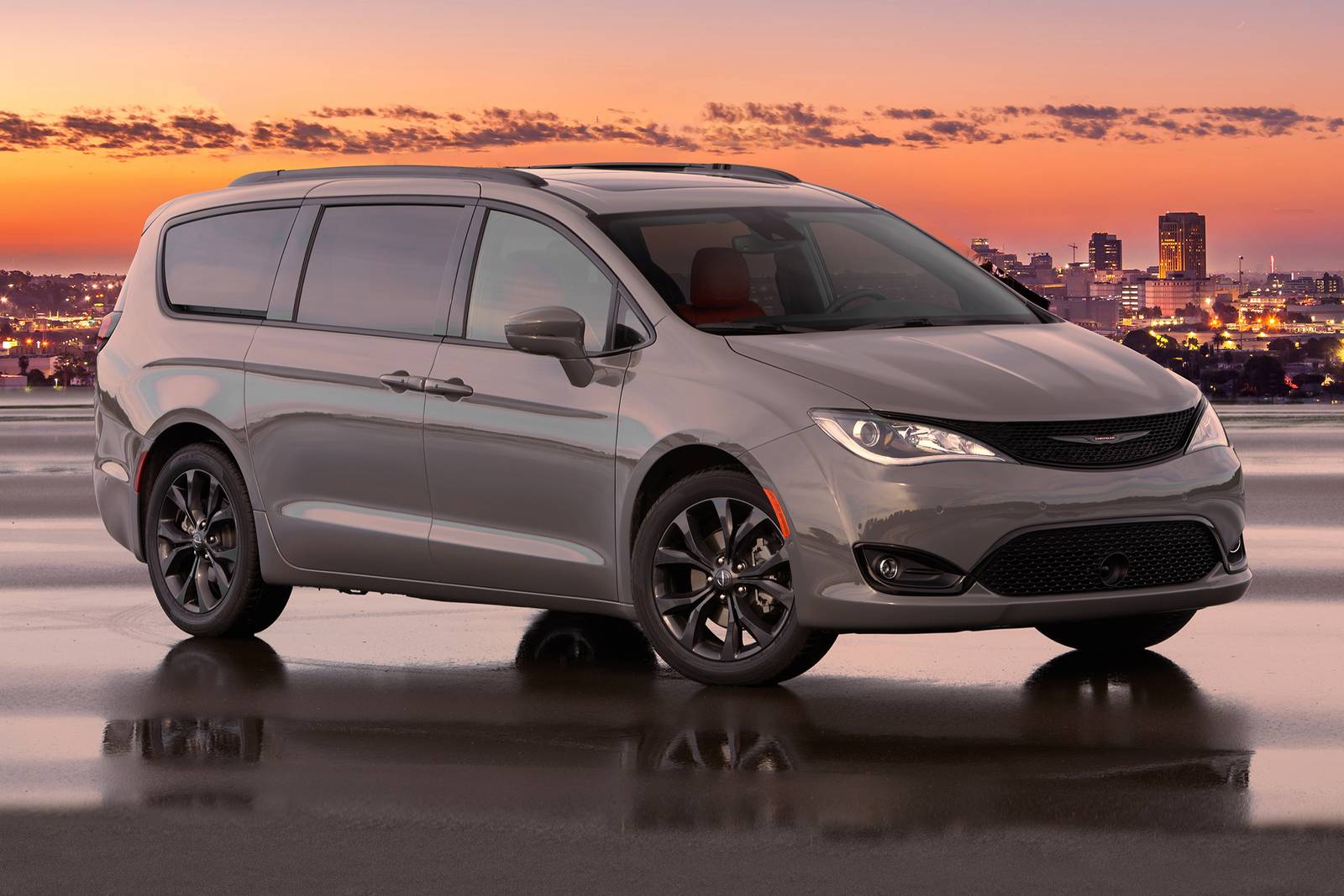 2020 chrysler town and country van