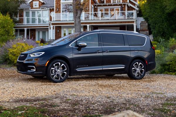2021 Chrysler Pacifica vs. 2020 Chevrolet Traverse