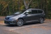 2022 Chrysler Pacifica Hybrid Pinnacle Passenger Minivan Exterior Shown