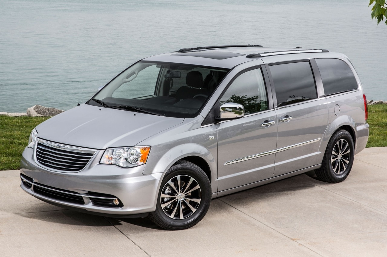 2016 Chrysler Town and Country Minivan Pricing & Features