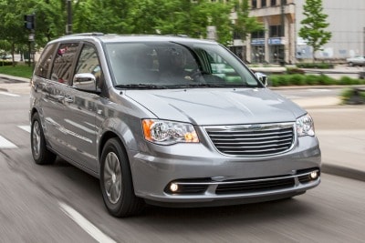 2016 Chrysler Town And Country Minivan Review Edmunds 2016 Chrysler Town And Country Anniversary Edition Penger Minivan Exterior