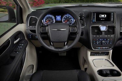 Used 2016 Chrysler Town And Country Pictures 38 Photos Edmunds 2016 Chrysler Town And Country Anniversary Edition Penger Minivan Interior