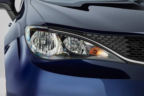 2020 Chrysler Voyager LX Passenger Minivan Headlamp Detail