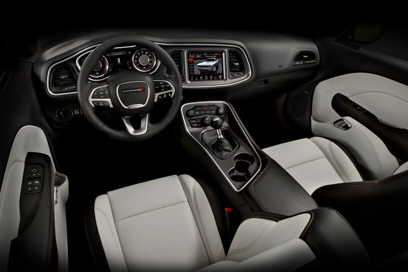 Dodge Challenger Coupe SXT Plus Interior