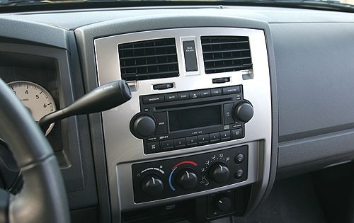 2005 Dodge Dakota 4dr Quad Cab Laramie Center Console