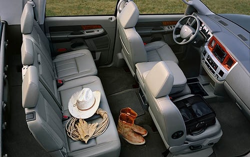 2006 Dodge Ram Pickup 2500 Laramie 4dr Mega Cab Interior