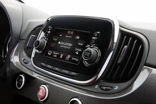 2018 FIAT 500 Lounge 2dr Hatchback Center Console