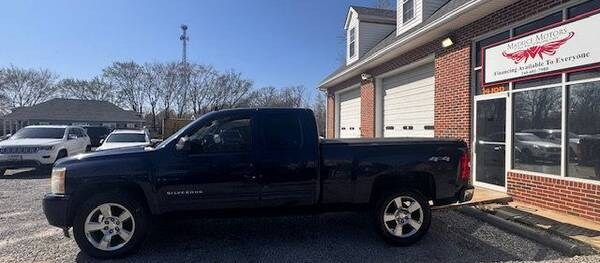 Chevrolet Silverado 1500 2011 LT 4dr Extended Cab 4WD 6.5 ft. SB (4.8L 8cyl 4A)