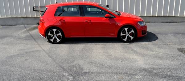 Volkswagen Golf GTI 2017 S 4dr Hatchback (2.0L 4cyl Turbo 6M)