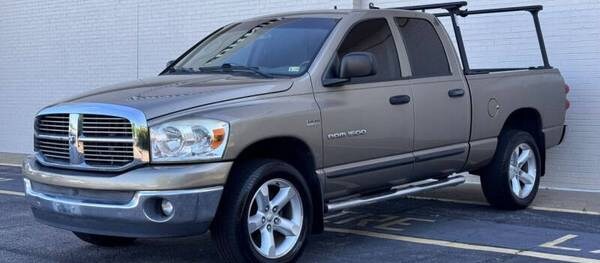 Dodge Ram Pickup 1500 2007 SLT 4dr Quad Cab 4WD SB (4.7L 8cyl 6M)