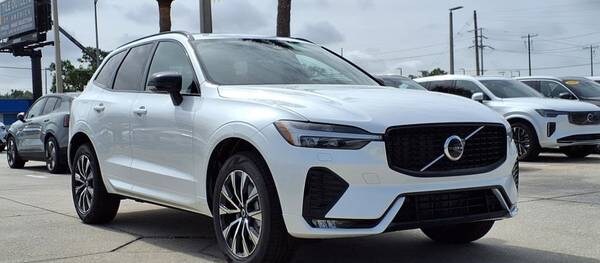 Volvo XC60 2025 B5 Core 4dr SUV AWD (2.0L 4cyl Turbo gas/electric mild hybrid 8A)