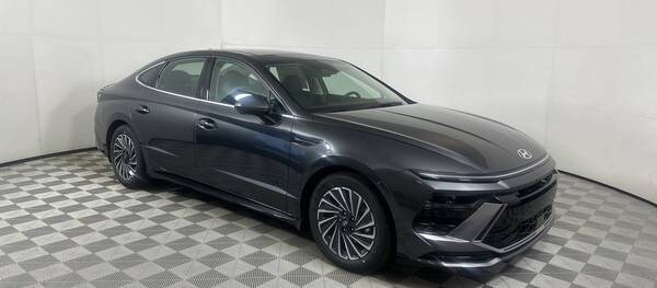 Hyundai Sonata 2025 Limited Hybrid 4dr Sedan (2.0L 4cyl gas/electric hybrid 6A)