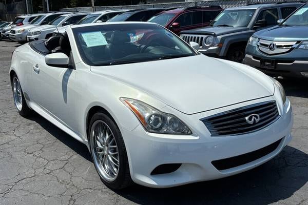 The 2009 INFINITI G37 The 2009 INFINITI G37