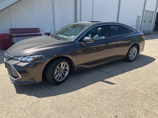 The 2019 Toyota Avalon Hybrid The 2019 Toyota Avalon Hybrid