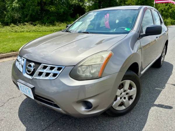 The 2014 Nissan Rogue Select The 2014 Nissan Rogue Select