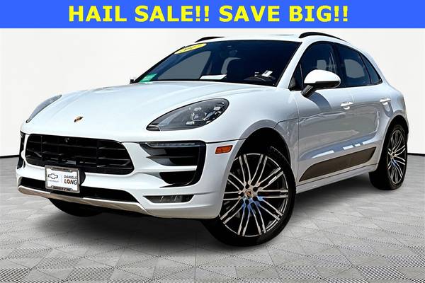 The 2017 Porsche Macan The 2017 Porsche Macan