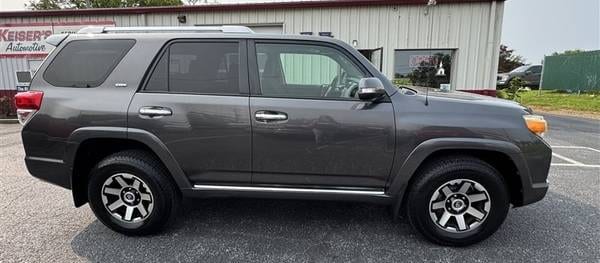 Toyota 4Runner 2011 SR5 4dr SUV 4WD (4.0L 6cyl 5A)