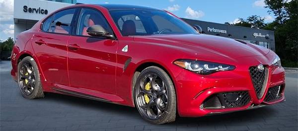 Alfa Romeo Giulia 2024 Quadrifoglio Carbon 4dr Sedan (2.9L 6cyl Turbo 8A)
