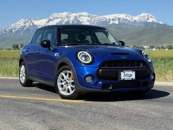 The 2019 MINI Hardtop 4 Door The 2019 MINI Hardtop 4 Door