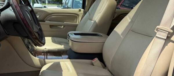 Cadillac Escalade EXT 2013 Luxury 4dr Crew Cab AWD (6.2L 8cyl 6A)