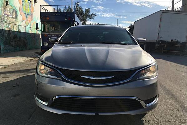 The 2016 Chrysler 200 The 2016 Chrysler 200