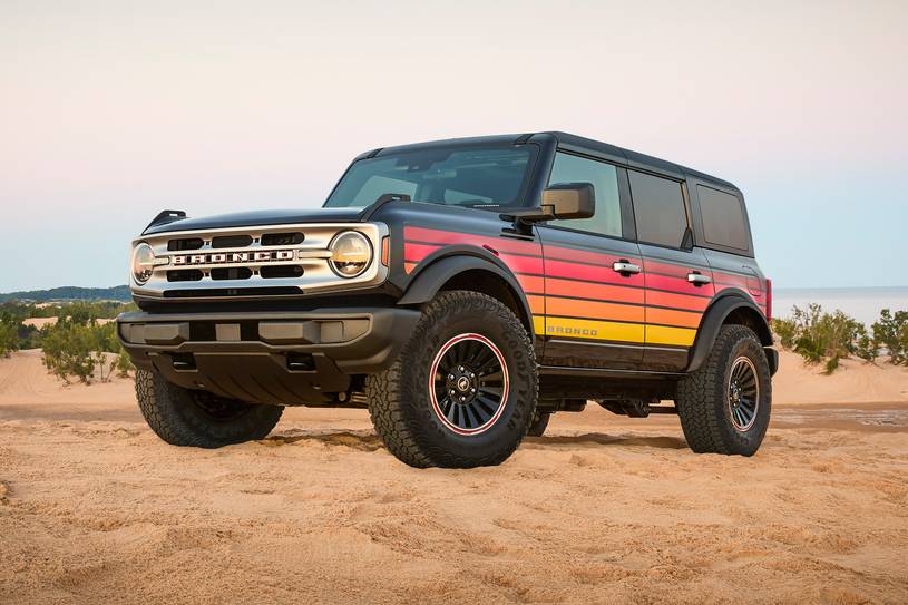 2025 Ford Bronco Big Bend Convertible SUV Exterior. Free Wheeling Package Shown.