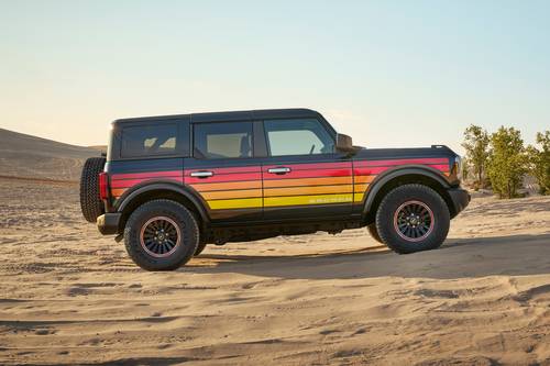 2025 Ford Bronco Big Bend Convertible SUV Profile. Free Wheeling Package Shown.