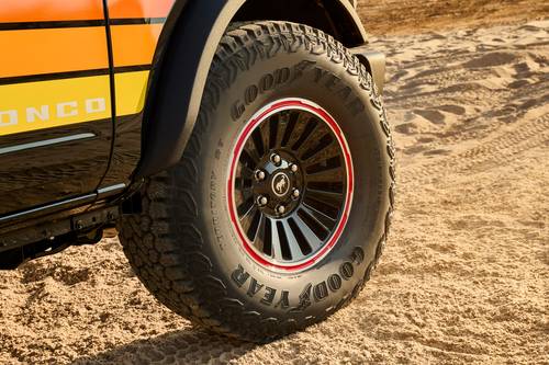 2025 Ford Bronco Big Bend Convertible SUV Wheel. Free Wheeling Package Shown.