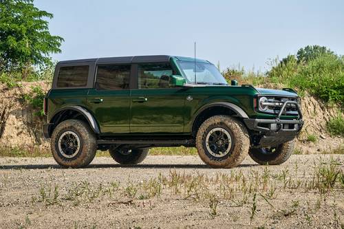 2025 Ford Bronco Outer Banks Convertible SUV Profile Shown