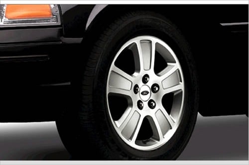 2003 Ford Crown Victoria LX Sport Wheel Detail