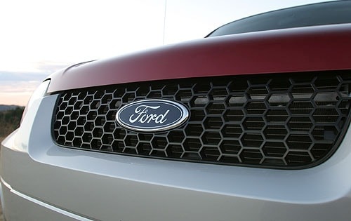 2005 Ford Escape Hybrid Front Grille and Badging