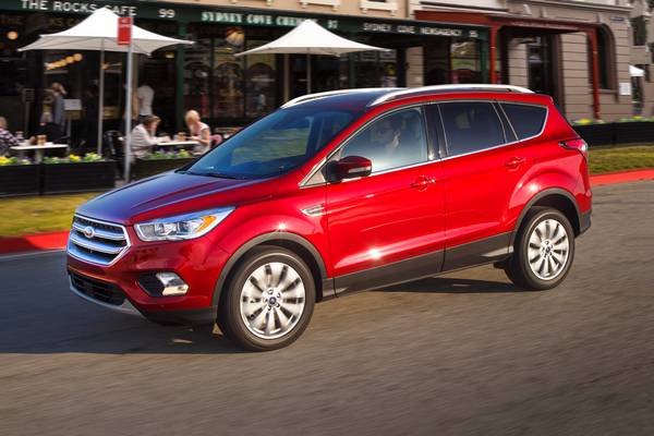 2019 Nissan Rogue Sport vs. 2019 Ford Escape 2019 Nissan Rogue Sport vs. 2019 Ford Escape