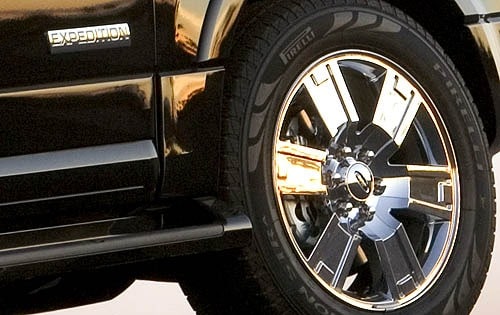 2007 Ford Expedition Limited Wheel Detail