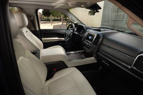 Ford Expedition Platinum 4dr SUV Dashboard