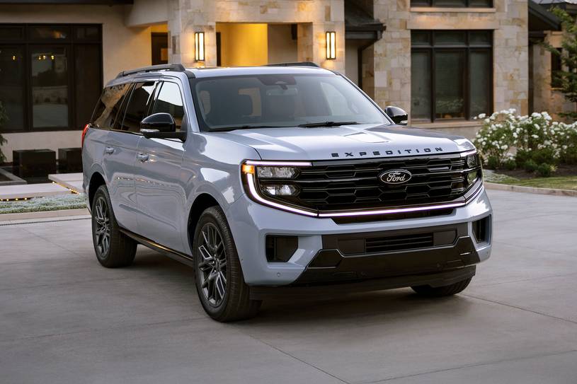 2025 Ford Expedition Platinum 4dr SUV Exterior. Stealth Appearance Package Shown.